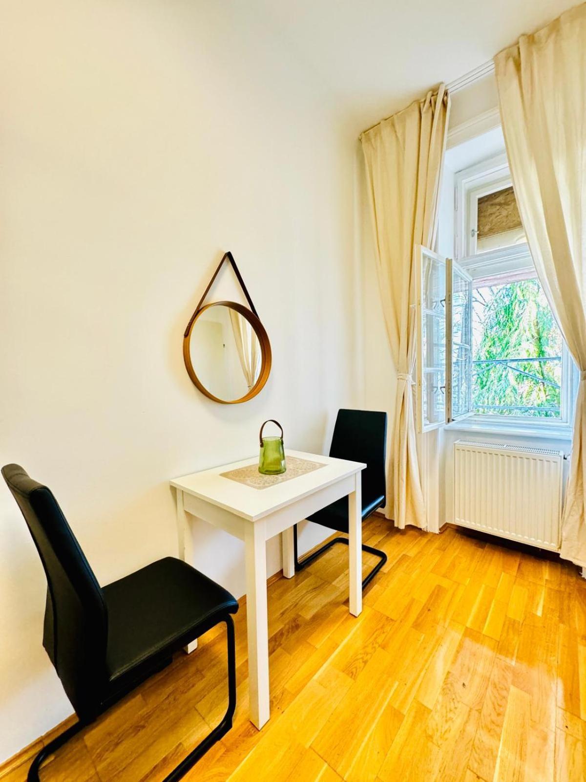 Apartment Comfy In A Shared Apartment, Only 17min Walk To Schoenbrunn Wien